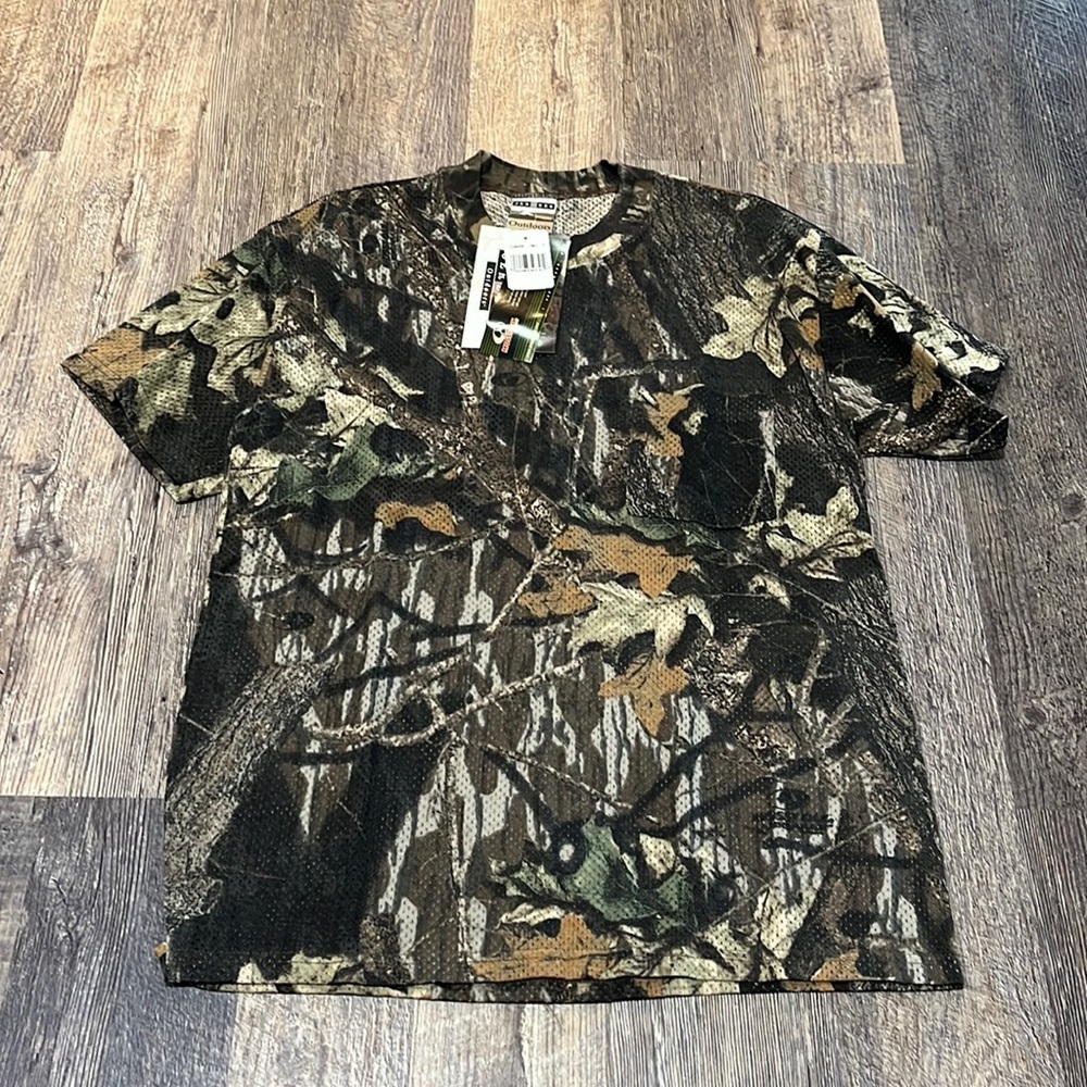 Mossy oak t-shirt size medium, new with tags
